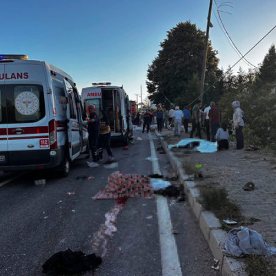 Düzce'de TIR ile patpat çarpıştı: 4 ölü, 9 yaralı