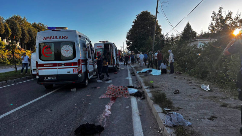 Düzce'de TIR ile patpat çarpıştı: 4 ölü, 9 yaralı