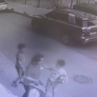 Kurşunun hedefi oldu topunu bırakmadı