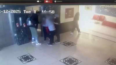 Koluna okulda kapı kolu saplandı