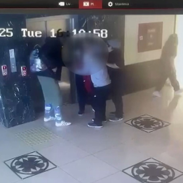 Koluna okulda kapı kolu saplandı