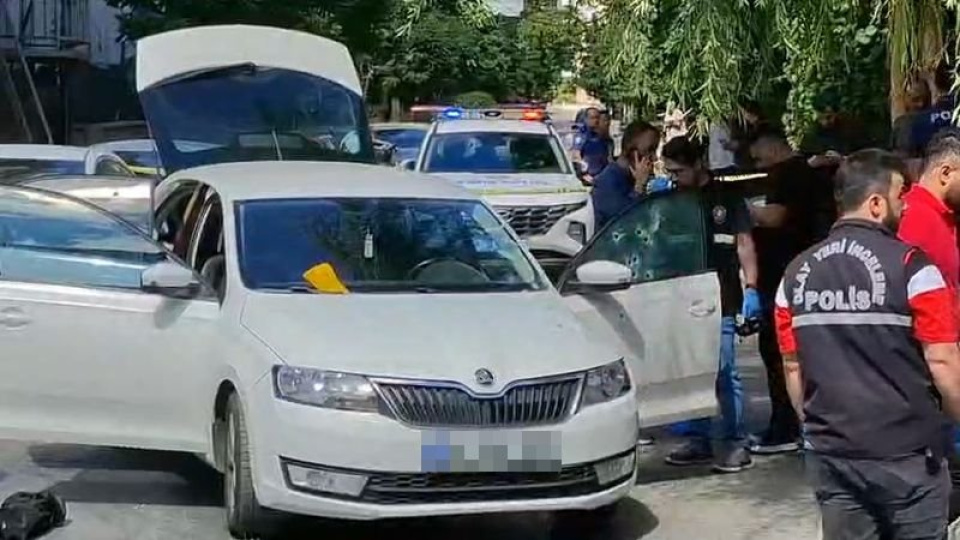 İstanbul'da araca silahlı saldırı! 1 ölü!