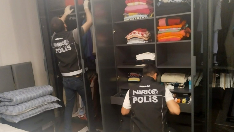Uyuşturucu ve fuhuşta 17 tutuklama