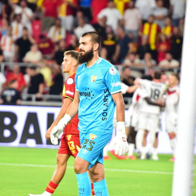 Göztepe'de Gugeshashvili kadro dışı!
