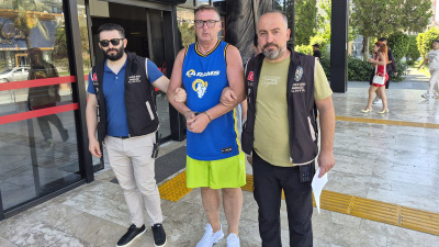 Bayrağımıza hakaret eden İngiliz tutuklandı