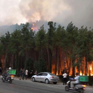 Adana ve Antalya'da yangın sürüyor! Antalya'da 1 kişi kalp krizi sonucu hayatını kaybetti