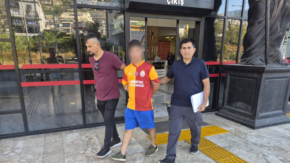 Turist kadına bıçaklı ve cinsel saldırı