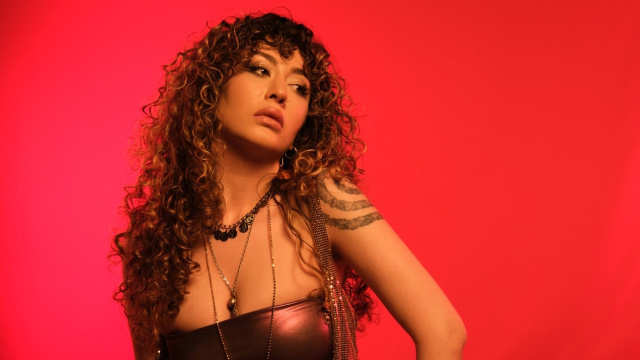Sena Şener'in yeni şarkısı yayında