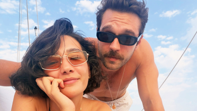 Aşıkların tatil pozu