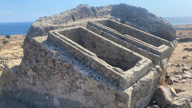 Kayaya oyuldu! İkiz mezar 2 bin 400 yıldır ayakta