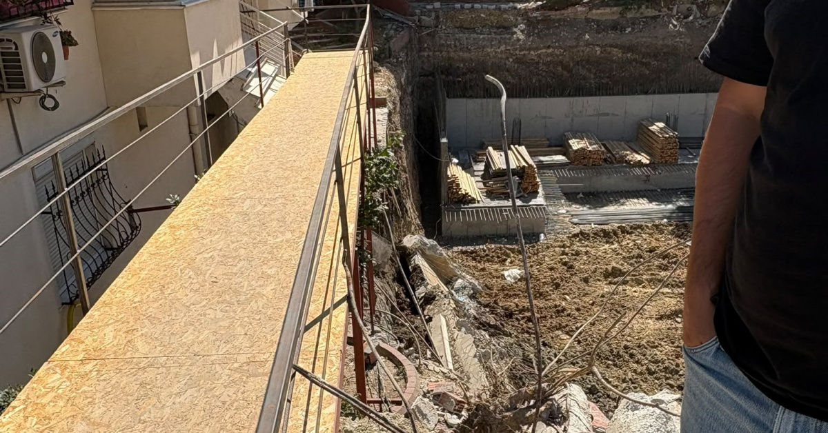 Bahçelievler’de istinat duvarı çöktü