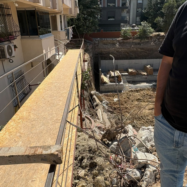 Bahçelievler’de istinat duvarı çöktü