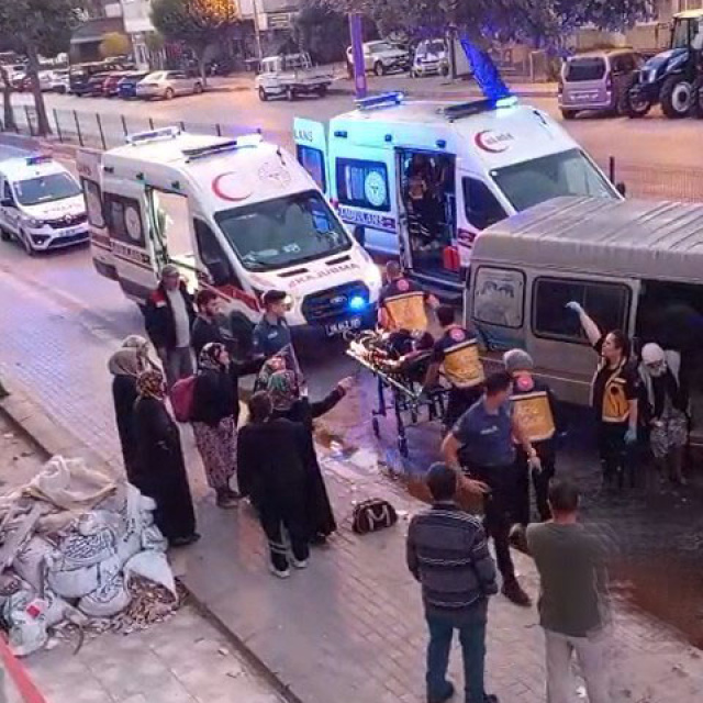 Bursa’da minibüs traktöre çarptı: 10 yaralı
