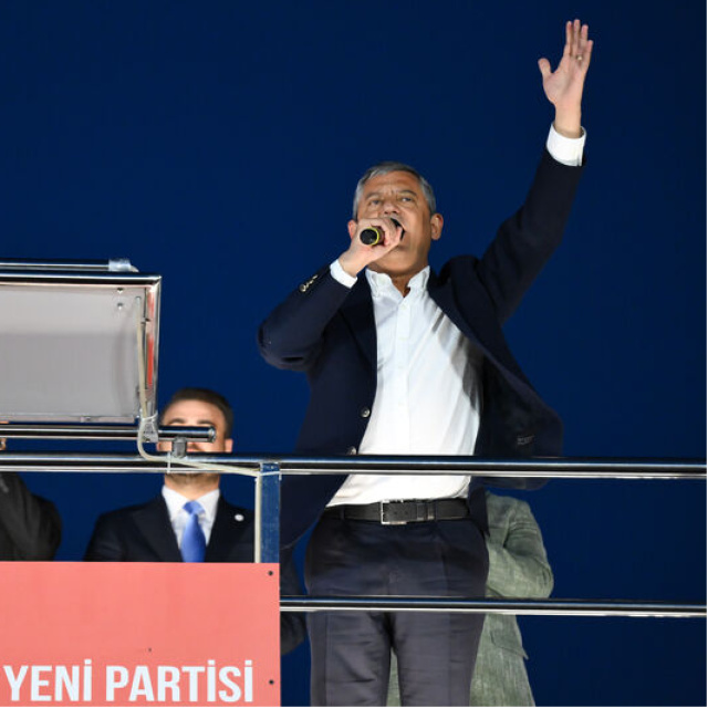 Yeni Parti lideri Özel Üsküdar'da konuştu