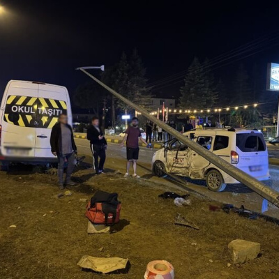 Düğün dönüşü kaza: 21 yaralı
