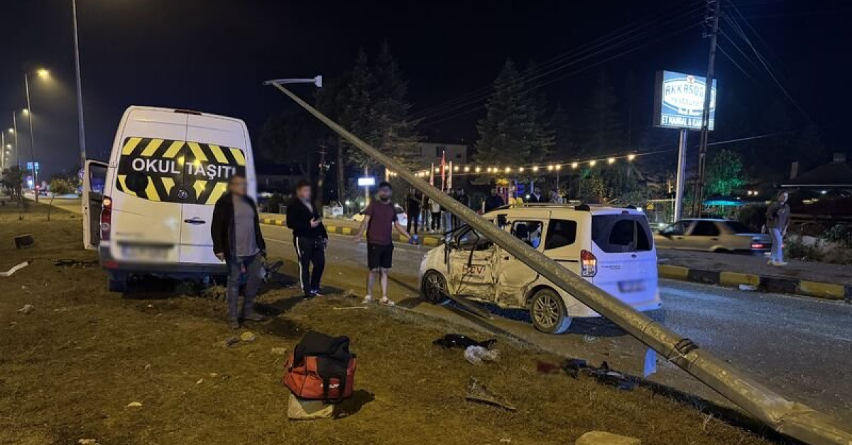 Düğün dönüşü kaza: 21 yaralı