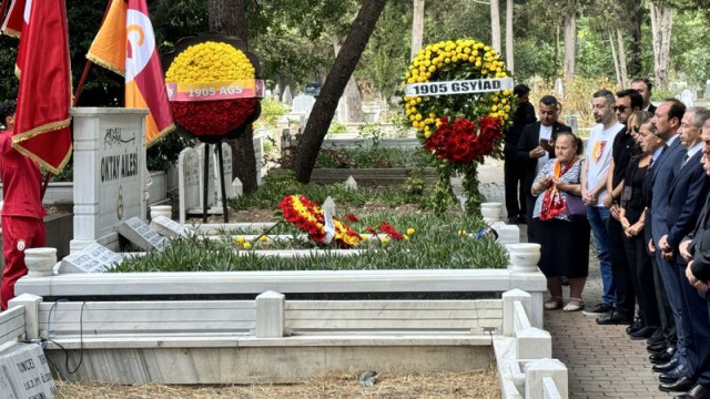 Metin Oktay kabri başında anıldı
