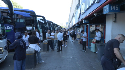 Üniversiteliler otogara akın attı