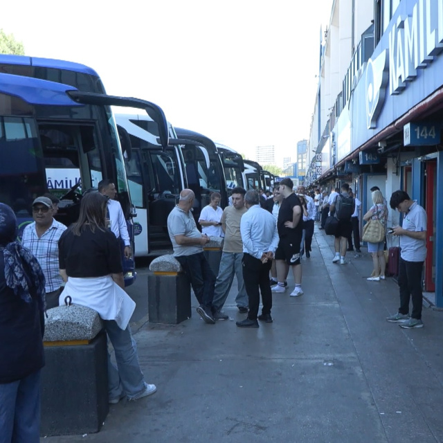 Üniversiteliler otogara akın attı