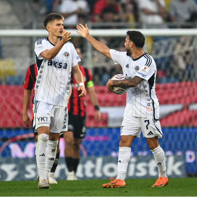 Kasımpaşa 3 puanı uzatma dakikalarında aldı!