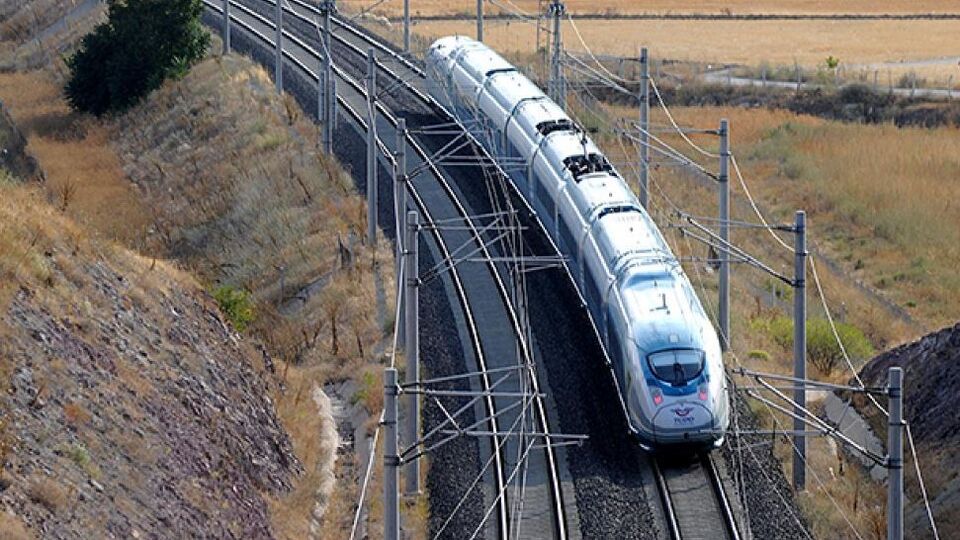 Bir ile daha hızlı tren geliyor