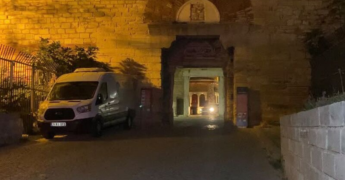 SON DAKİKA HABERİ: İstanbul Fatih'te surların içinde erkek cesedi bulundu | Son dakika haberleri