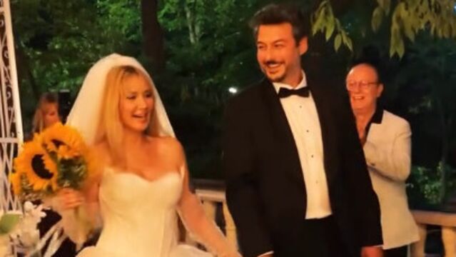 Şarkıcı Gökçe evlendi