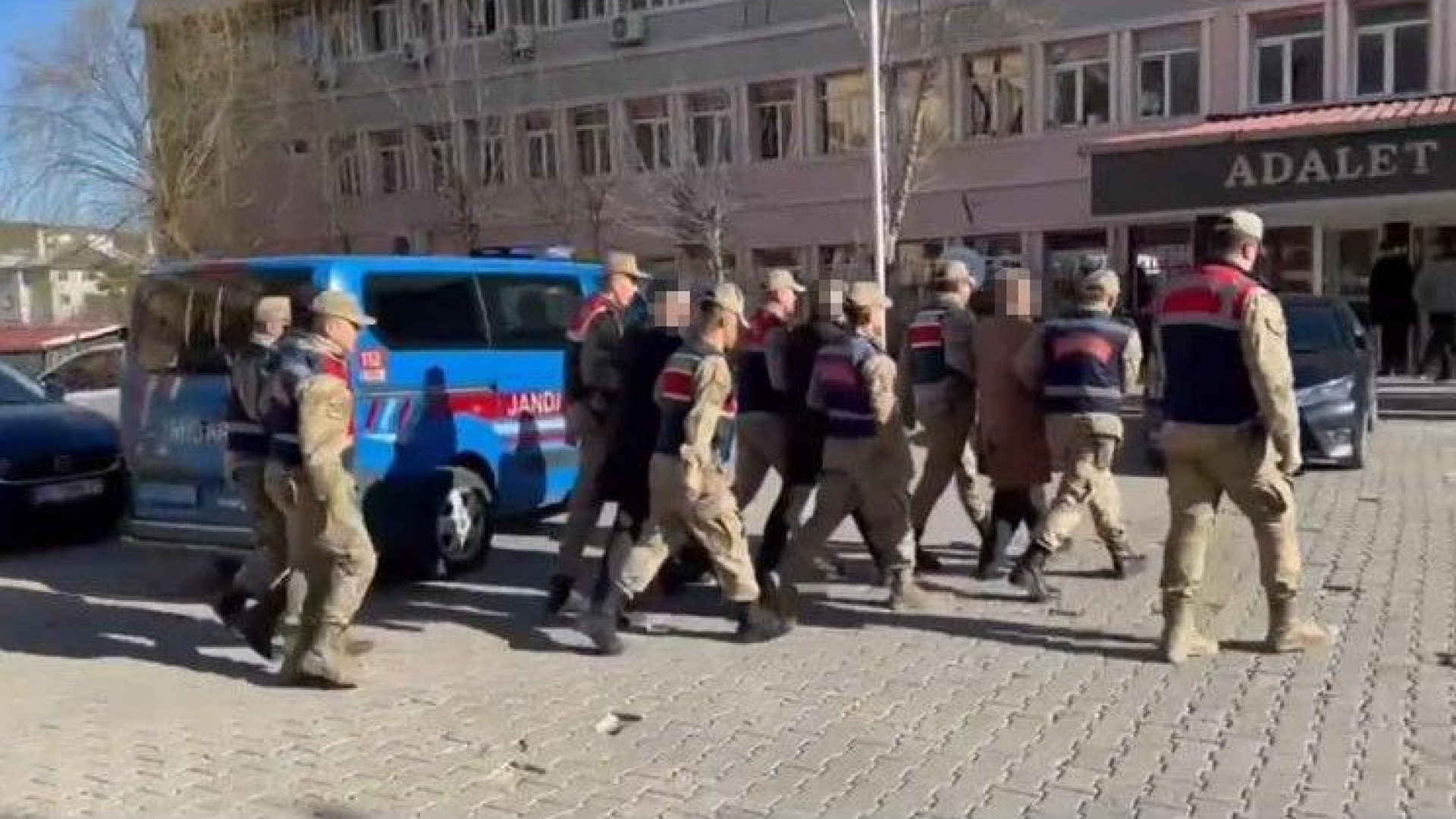 4 ilde yasa dışı bahis operasyonu: 15 gözaltı haber görseli