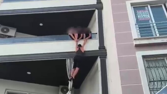 Uyuşturucu taciri balkondan kaçacaktı... Polis ellerinden yakaladı!