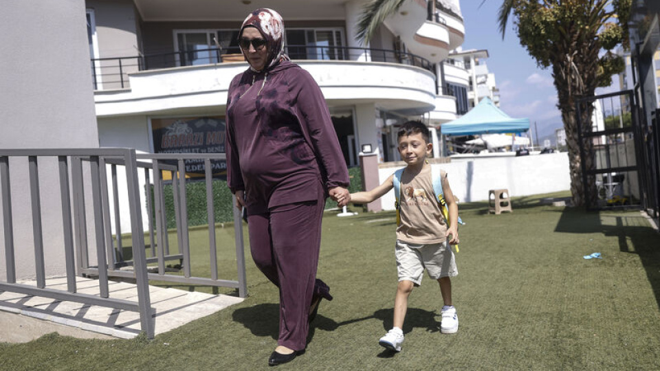 Kadavradan rahim nakliyle dünyaya gelen Ömer okula başladı