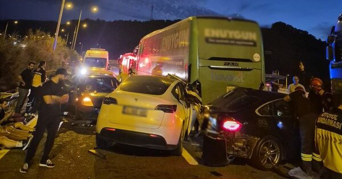İstanbul-İzmir Otoyolu'nda zincirleme kaza: 11 yaralı