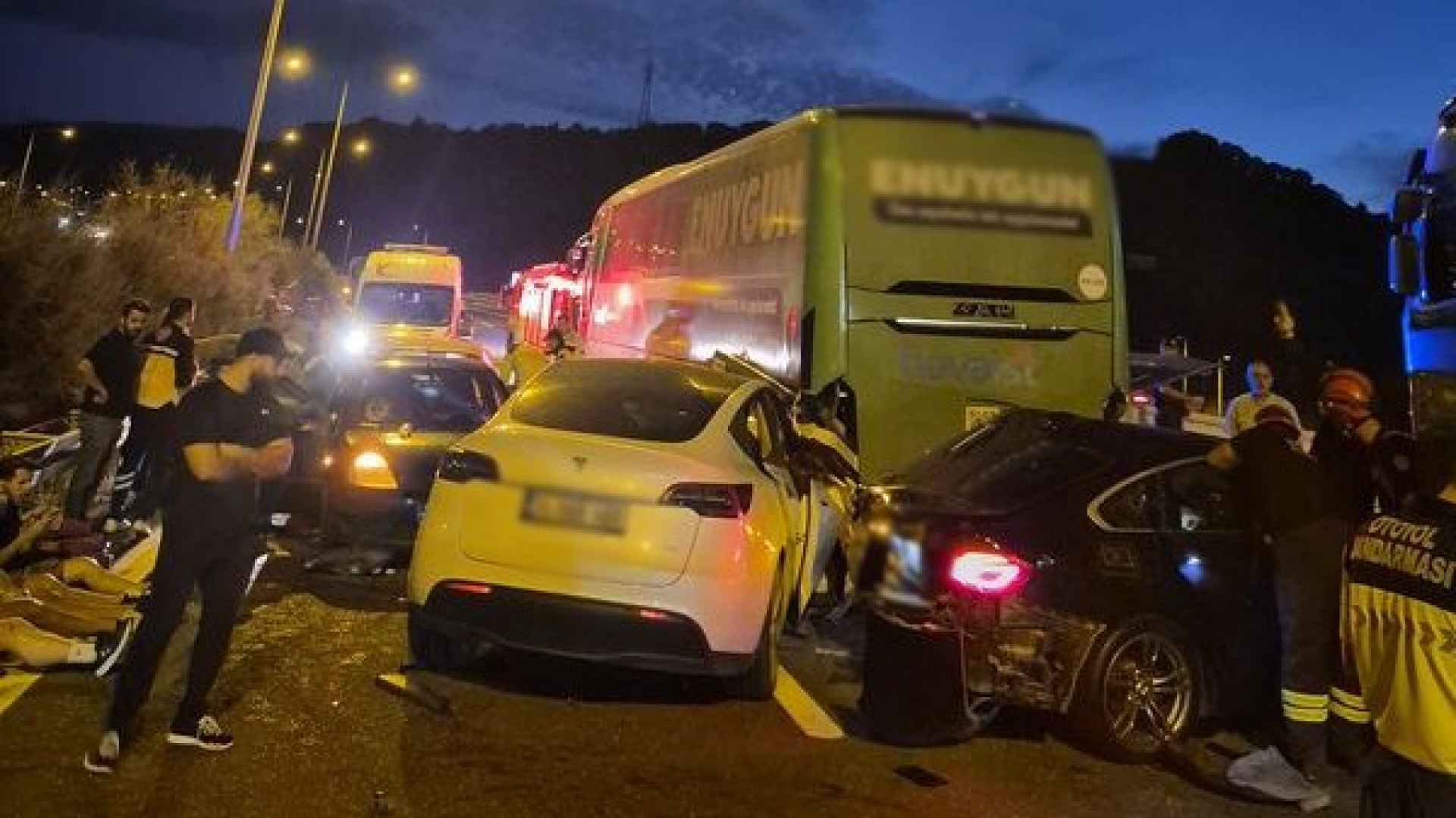 İstanbul-İzmir Otoyolu'nda Zincirleme Kaza: 11 Yaralı