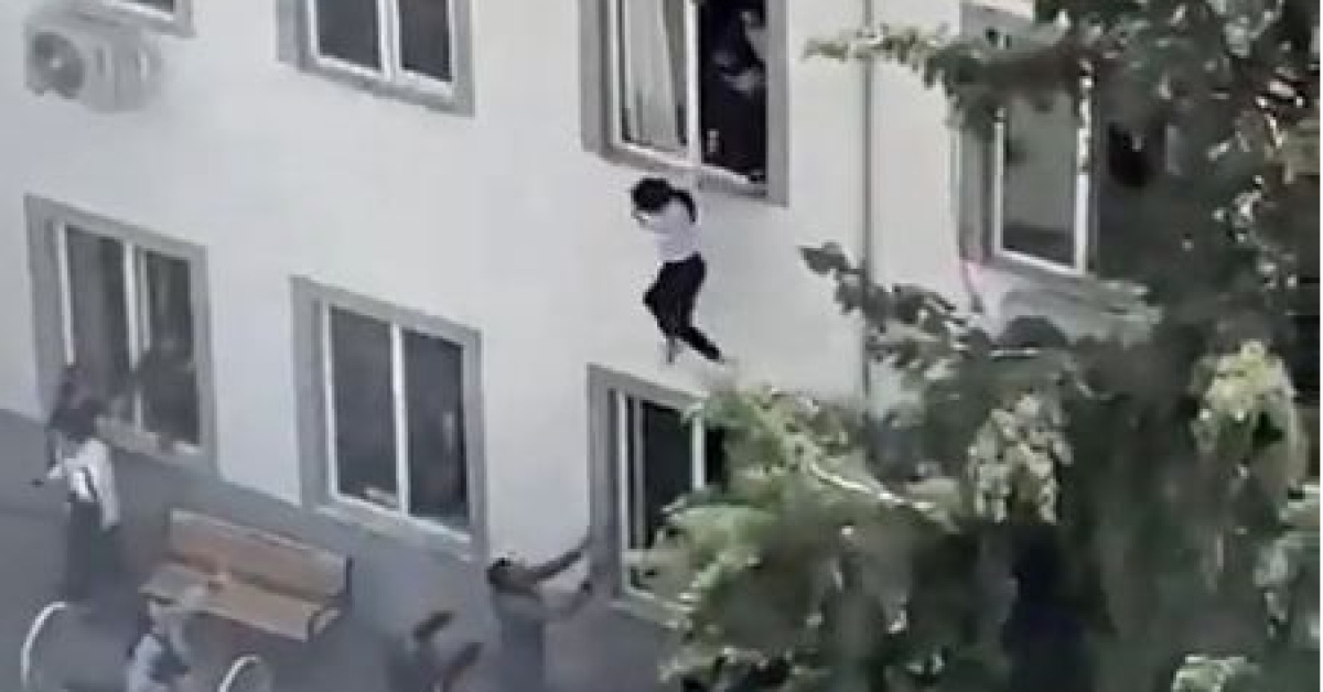 Öğrenciler can verirken okulu 'kıran' müdür!