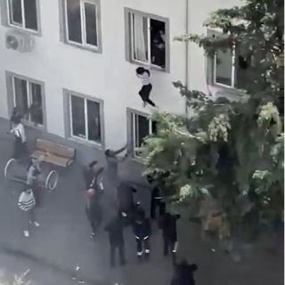 Öğrenciler can verirken okulu 'kıran' müdür!