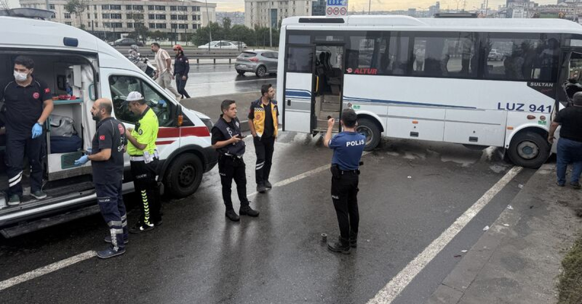 Avcılar’da servis midibüsü kazası