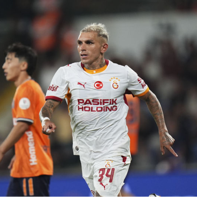 Forlan'dan Torreira'ya davet!