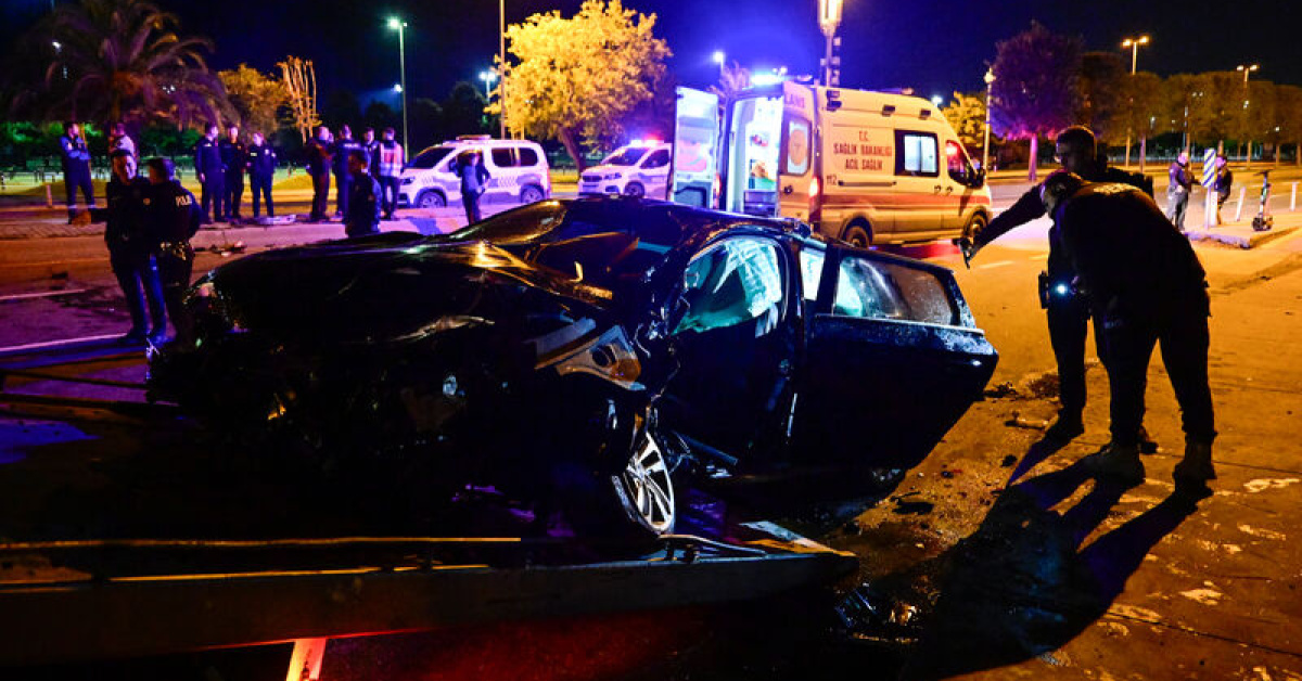 Maltepe'de iki otomobil çarpıştı: 2'si ağır 9 yaralı