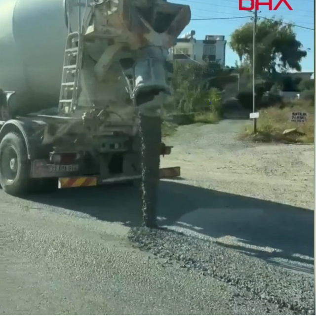 Yola beton döke döke ilerledi