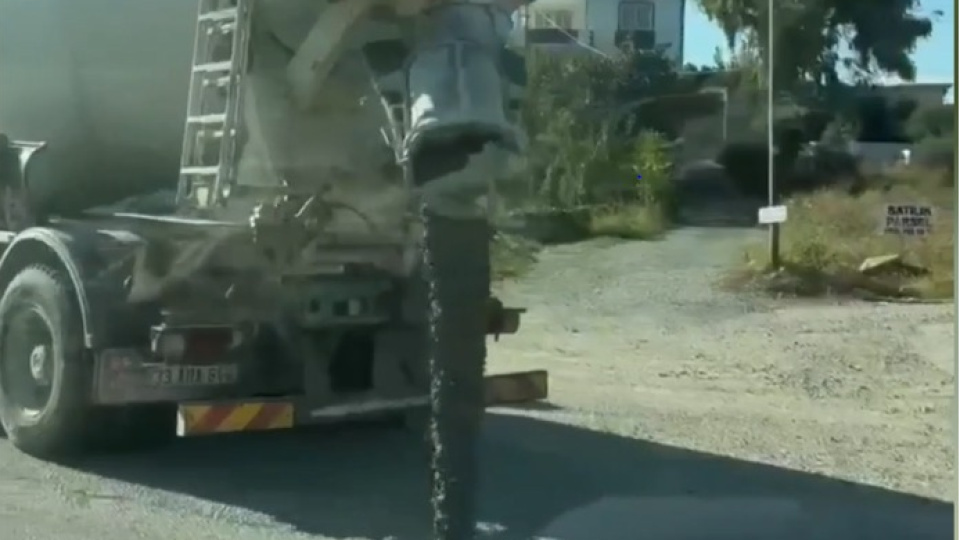 Yola beton döke döke ilerledi