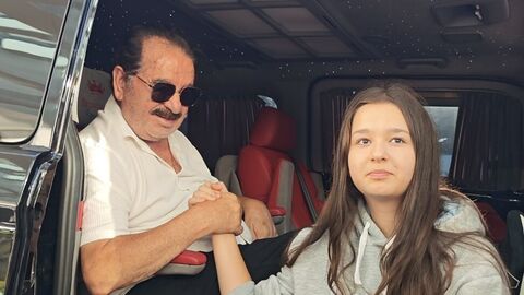 İbrahim Tatlıses, eski eşi Ayşegül Yıldız ve kızları Elif Ada ile birlikte okul… | Hatay Masası | Haberler analizi