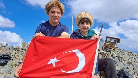 Bilgisayar yerine zirvelerde! 12'sinde 3. kez tırmandı!