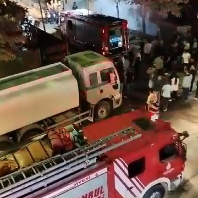 Küçükçekmece'de bina çöktü: 2 yaralı