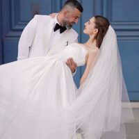 Menajeriyle evlendi