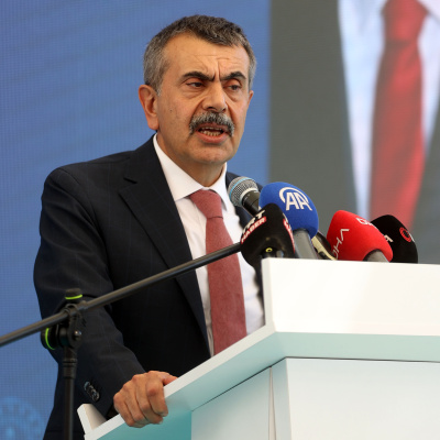 Bakan Tekin'den öğretmenlere önlük şartıyla ilgili açıklama