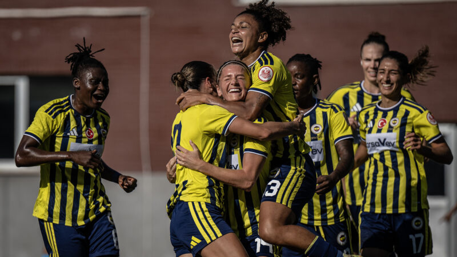 Fenerbahçe, Beşiktaş'ı 3-0 Mağlubetti