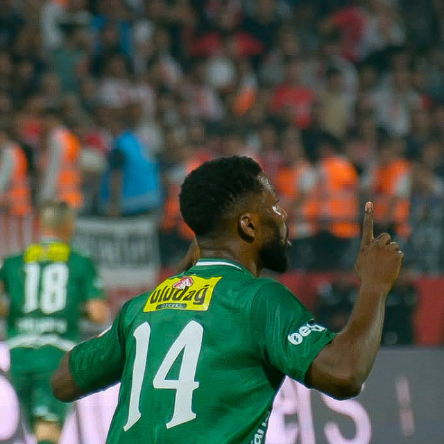 Bursaspor zirvenin sahibi oldu!