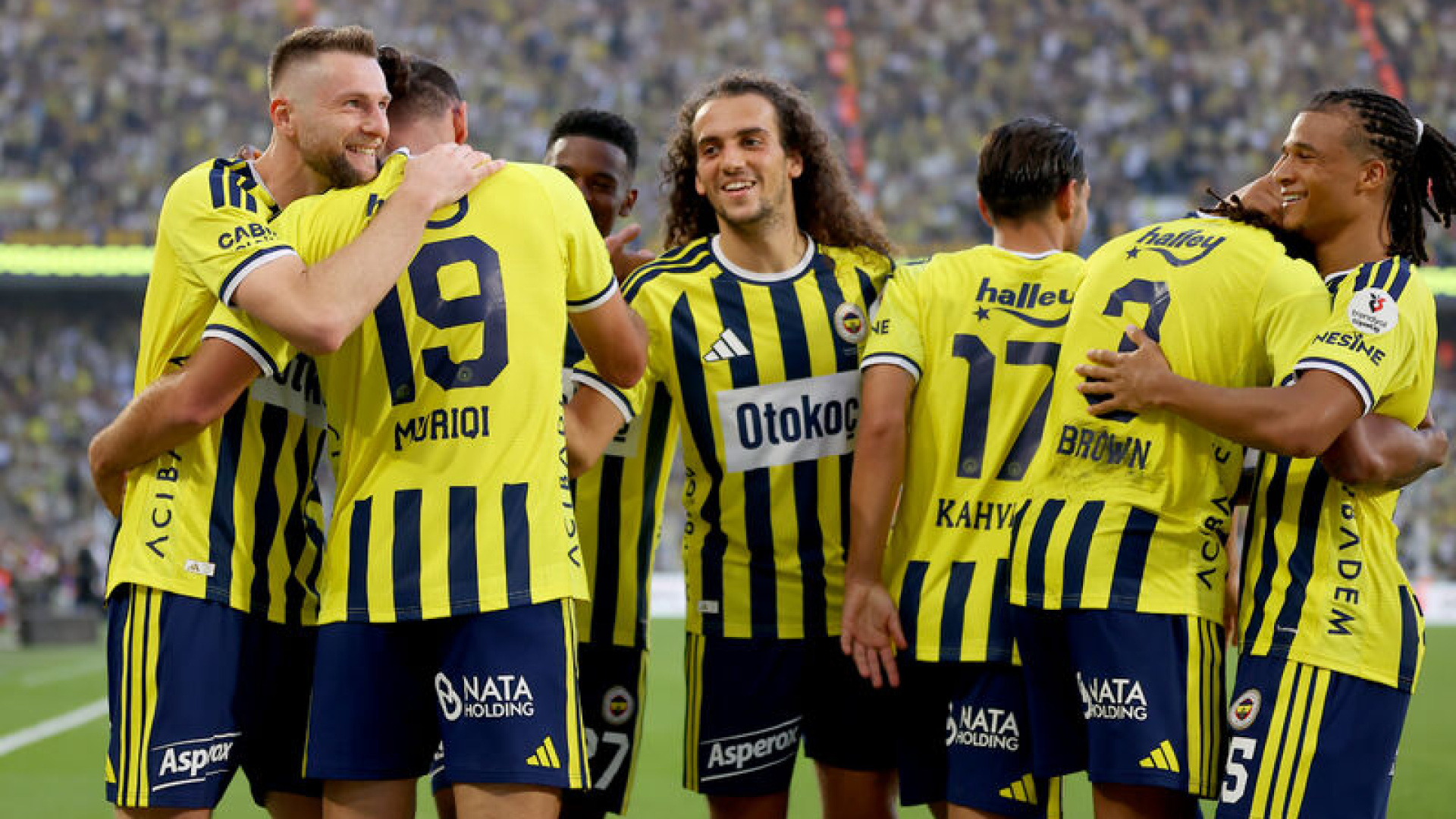 Fenerbahçe Kadıköy'de gol oldu yağdı!