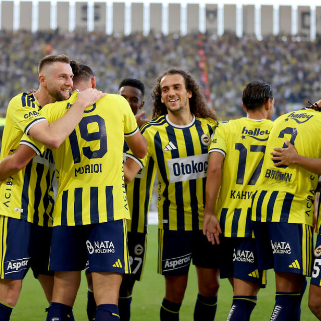 Fenerbahçe Kadıköy'de gol oldu yağdı!