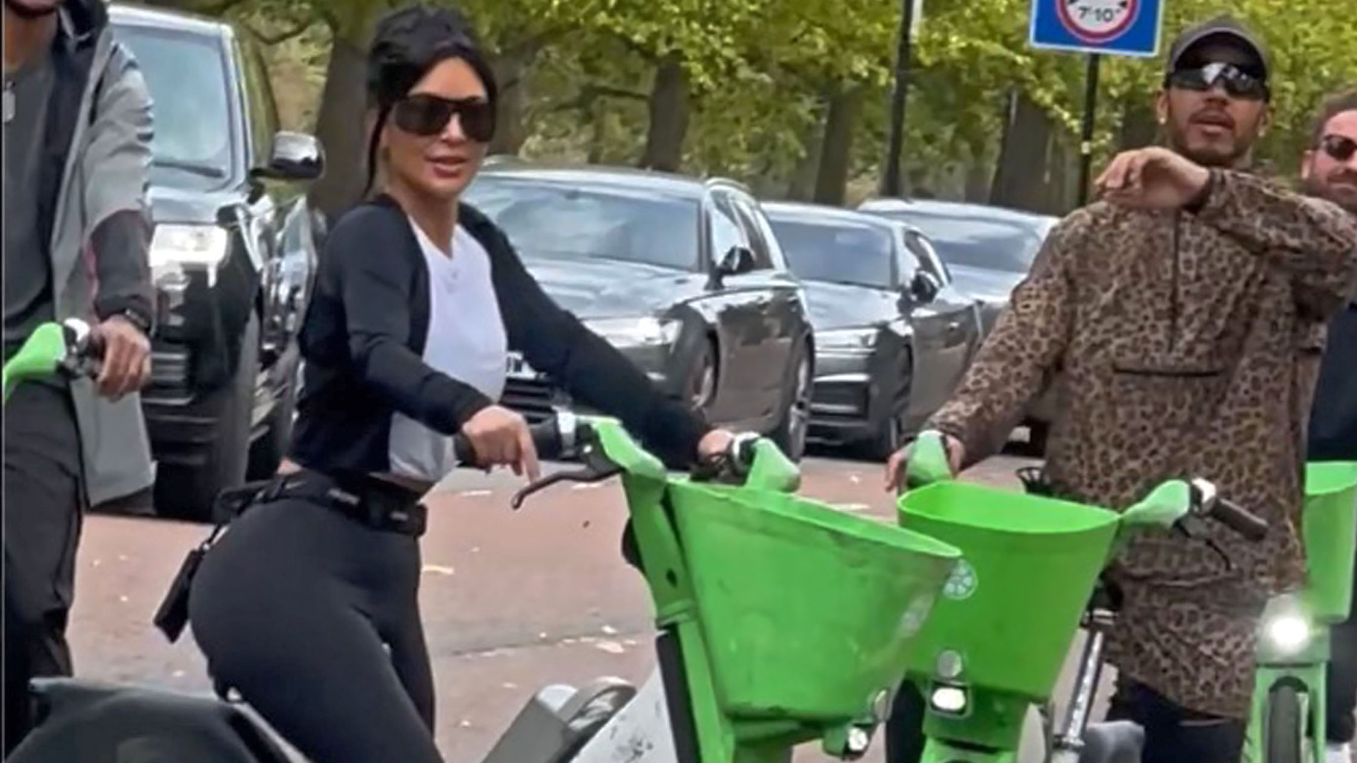 Aşıklar bisiklet turunda haber görseli