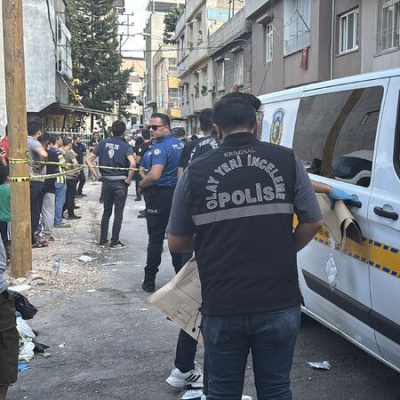 Eşini öldürdü, 3'ü çocuk 4 kişiyi yaraladı